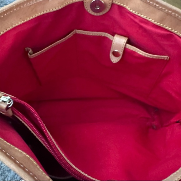 Dooney & Bourke pink and navy blue patent leather tote Medium Size - Picture 4 of 14